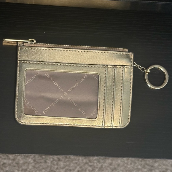 Michael Kors Gold Wallet with keychain - Picture 2 of 3